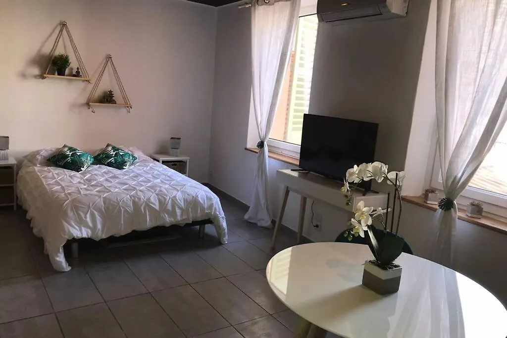 Studio Cocooning A 50 M Du Port, Classe 1 Etoile Cassis 0*,  France